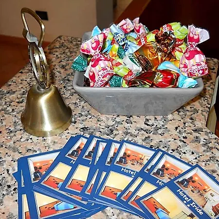 Отель Iride 2*